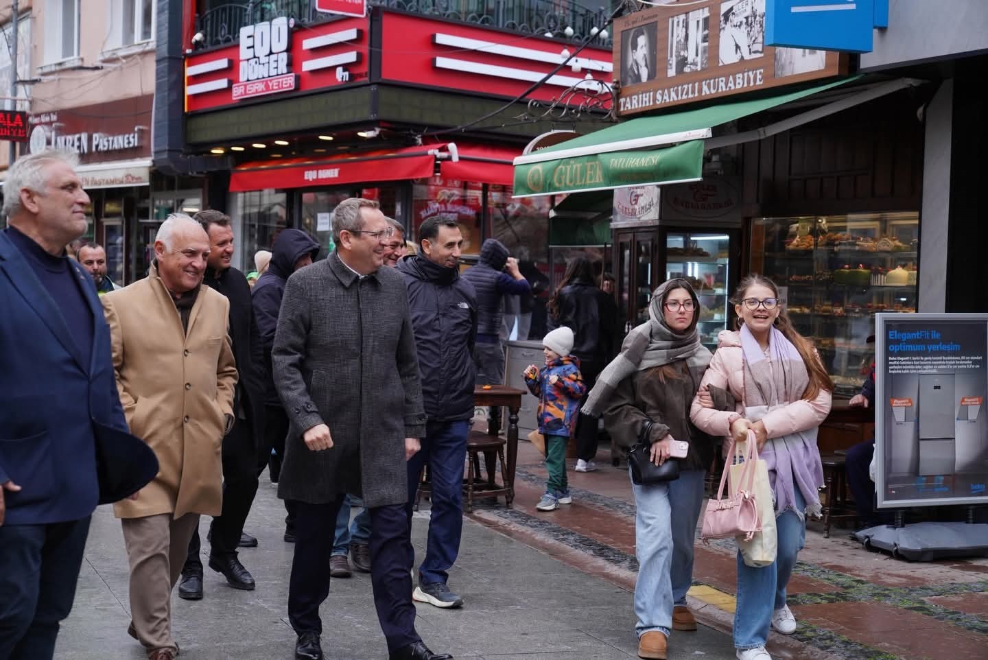 Başkan Ergin bayramda esnaf ve vatandaşlarla buluştu