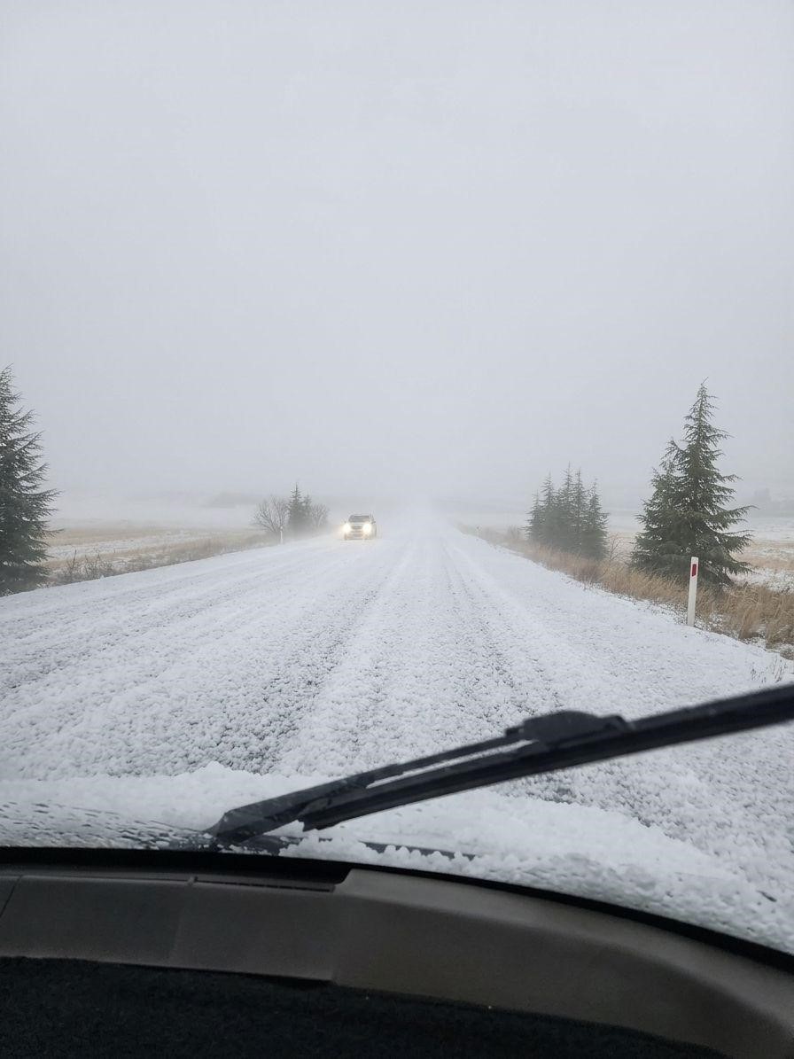 Haymana-Polatlı yolu dolu yağışı nedeniyle beyaza büründü