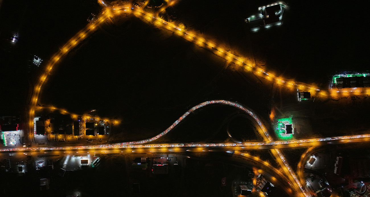 43 ilin geçiş noktasında tatilcilerin dönüş yolculuğu sürüyor: Araç kuyruğu 40 kilometreyi aştı