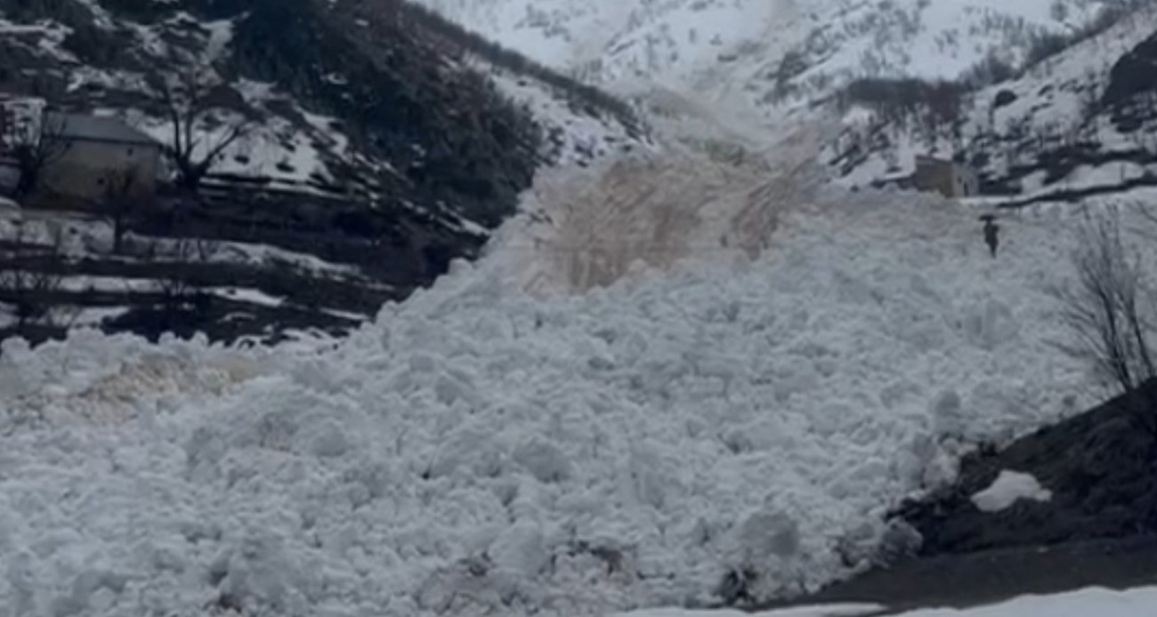 Yüksekova’da çığ paniği: Köy halkı faciadan döndü