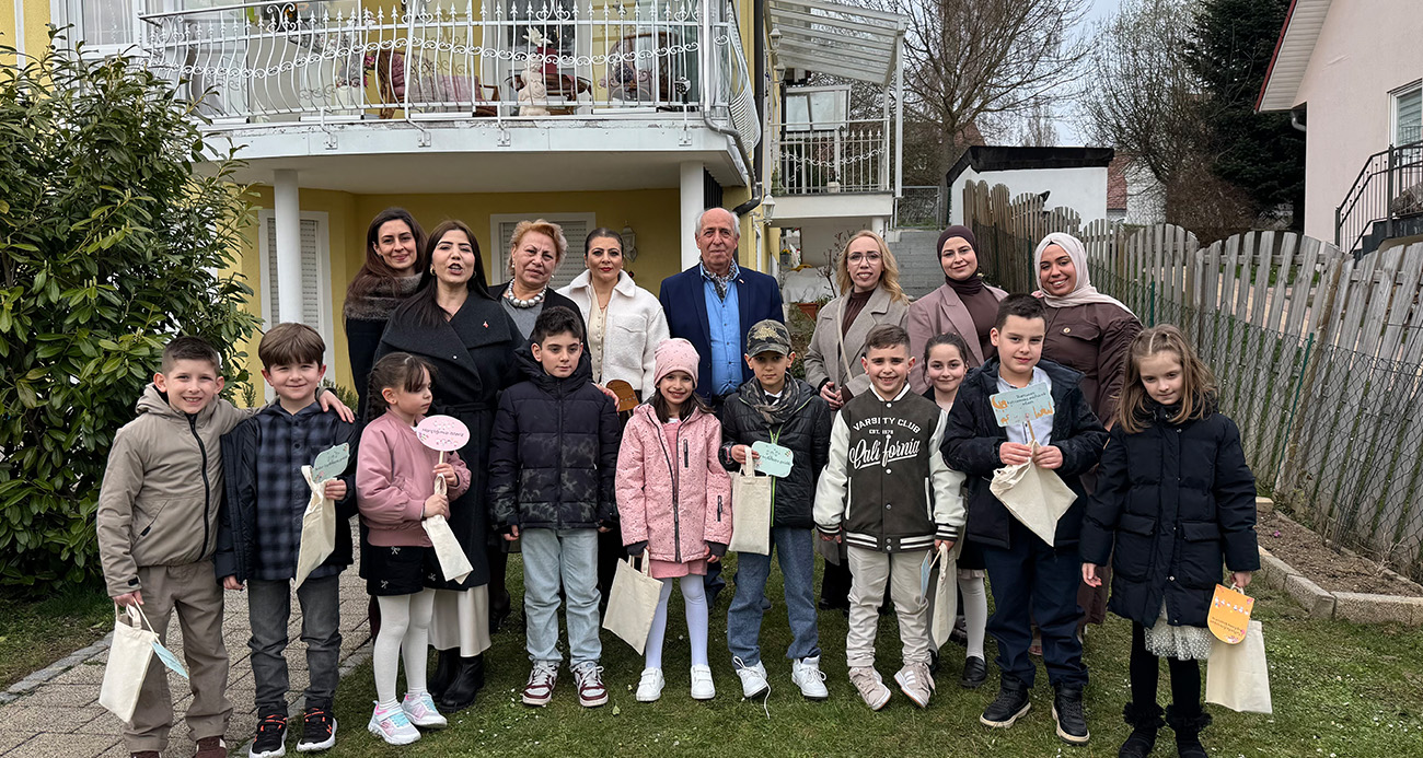 Almanya'da bayram coşkusu: Çocuklar kapı kapı gezip şeker topladı