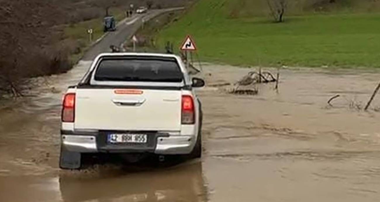 Diyarbakır’da şiddetli yağış: Köye ulaşım kesildi