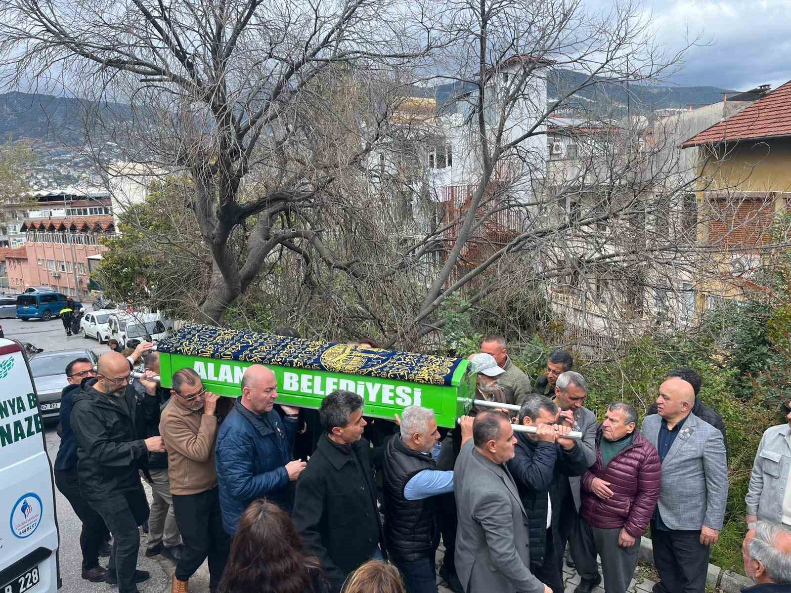 Hayatını kaybeden gazeteci Fazıl Tunç son yolculuğuna uğurlandı