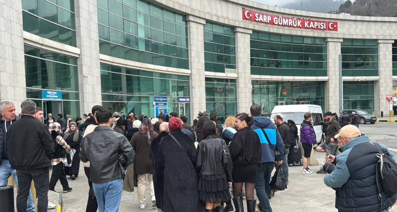 Sarp Sınır Kapısı’nda bayram tatili yoğunluğu