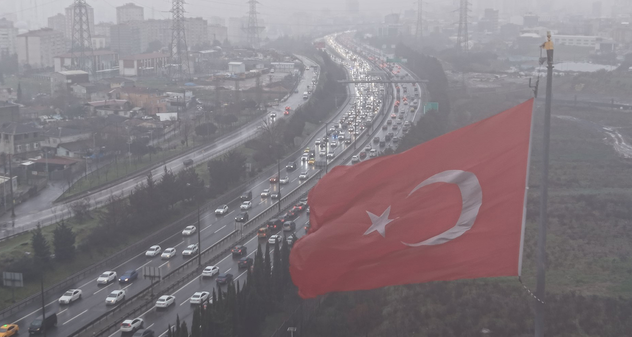 Çamlıca Gişeleri’nde dönüş yoğunluğu havadan görüntülendi