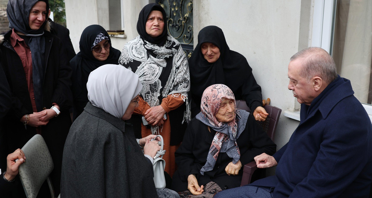 Cumhurbaşkanı Erdoğan, Rize’de komşularıyla bayramlaştı
