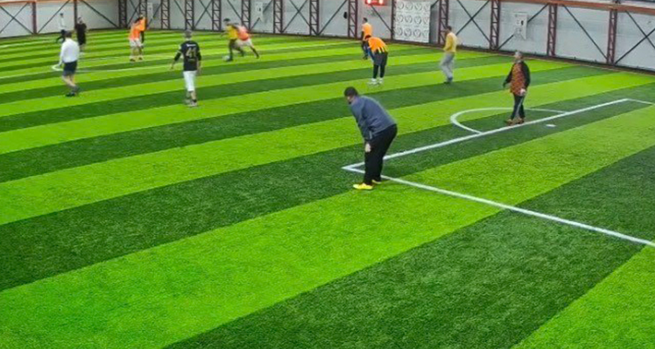 Halı saha maçında kalbine yenik düştü: O anlar kamerada