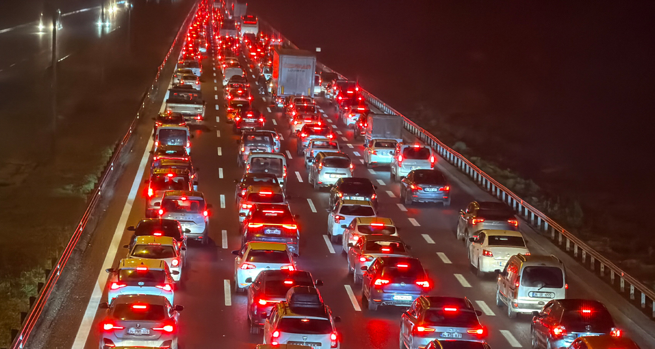 Bayram göçü sürüyor: Düzce’de trafik durma noktasına geldi