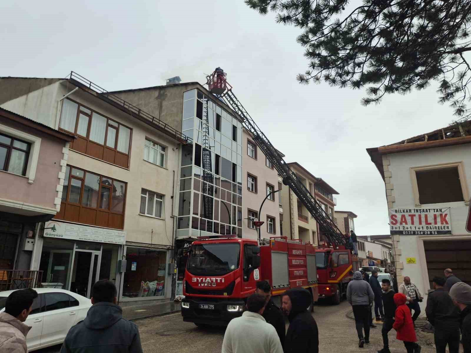 Refahiye’de tarihi lokantada baca yangını paniğe neden oldu