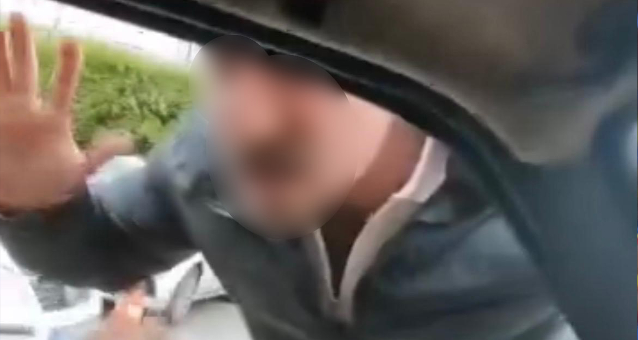 Ailesinin yanında saldırıya uğrayan sürücünün o anları kamerada