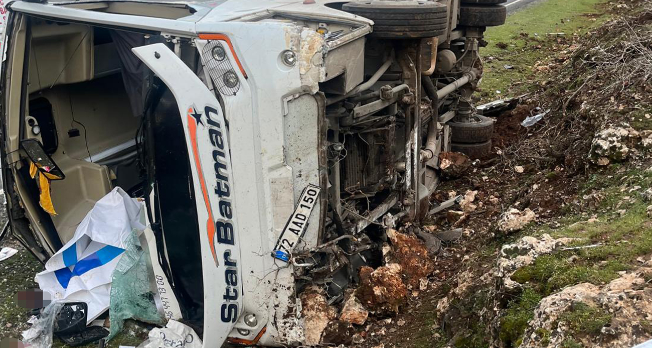 Mardin’de yolcu otobüsü devrildi: 24 yaralı