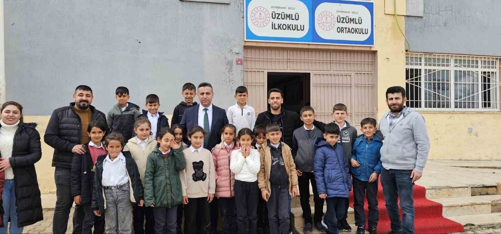 Dicle İlçe Milli Eğitim Müdürü Selçuk, öğrenci ve öğretmenlerle buluştu