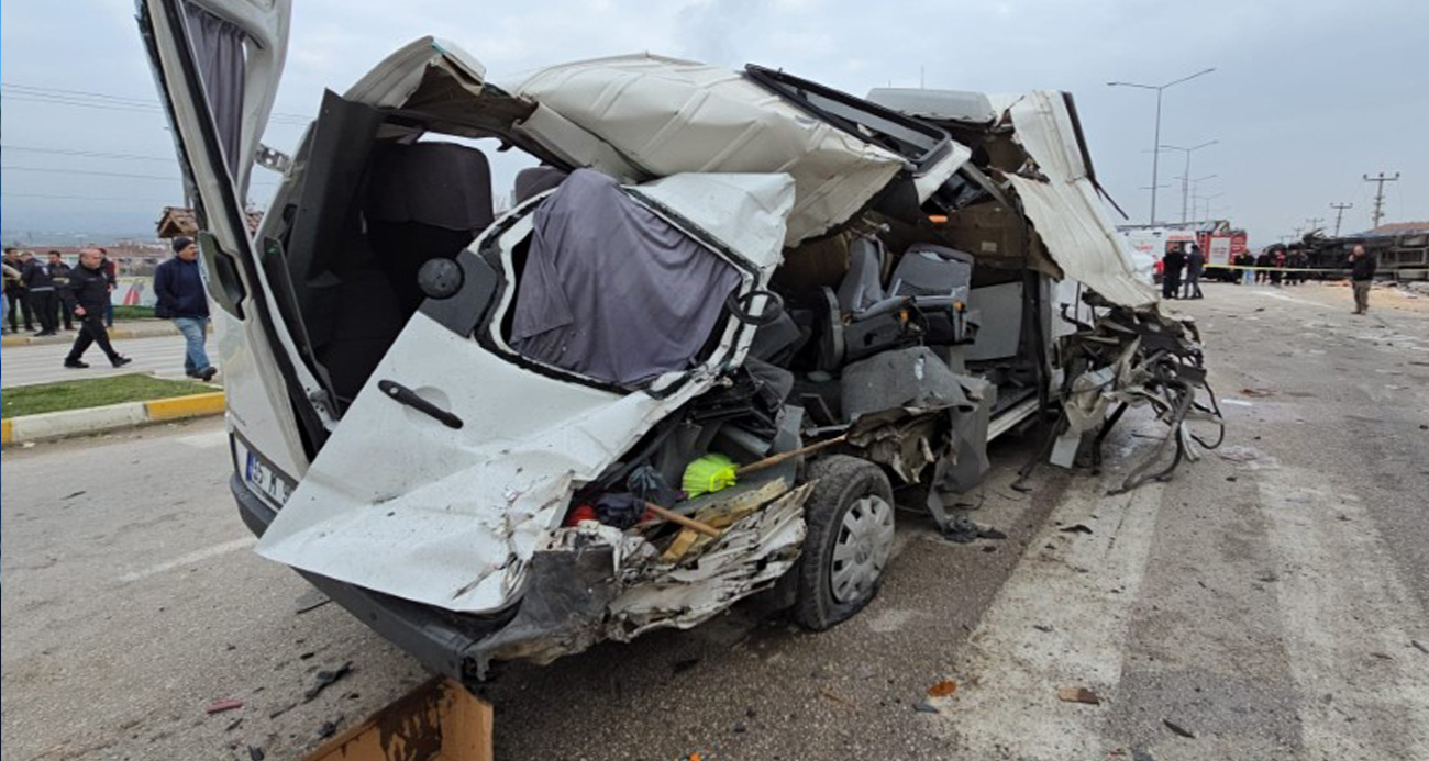 Freni patlayan tır dehşet saçtı: Öğrenci servisi dahil 7 araç birbirine girdi, 18 yaralı
