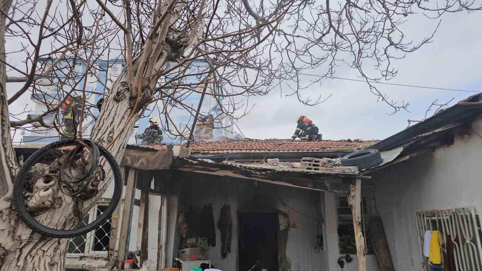 Kayseri’de müstakil evde yangın: 6 aylık bebek hastaneye kaldırıldı