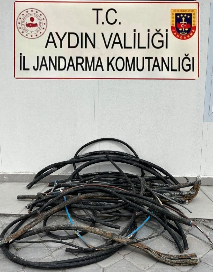 Fabrikadan bakır kablo çaldılar, yakalandılar