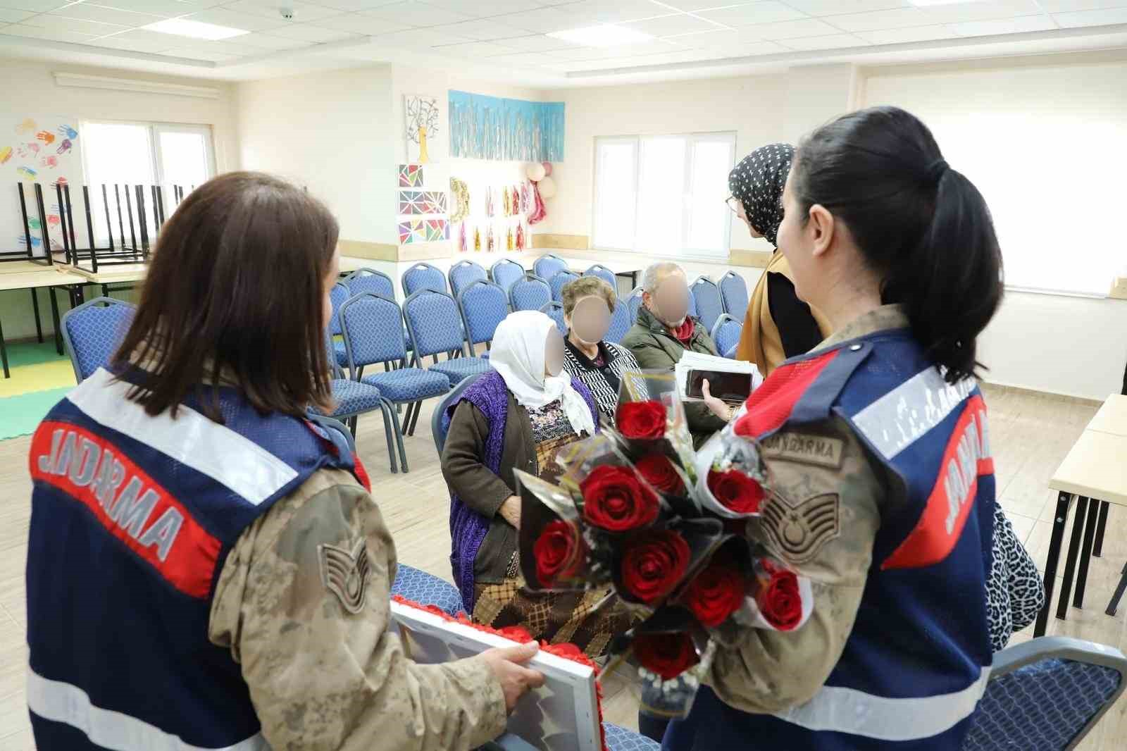 Jandarmadan Yaşlılar Haftasında anlamlı ziyaret