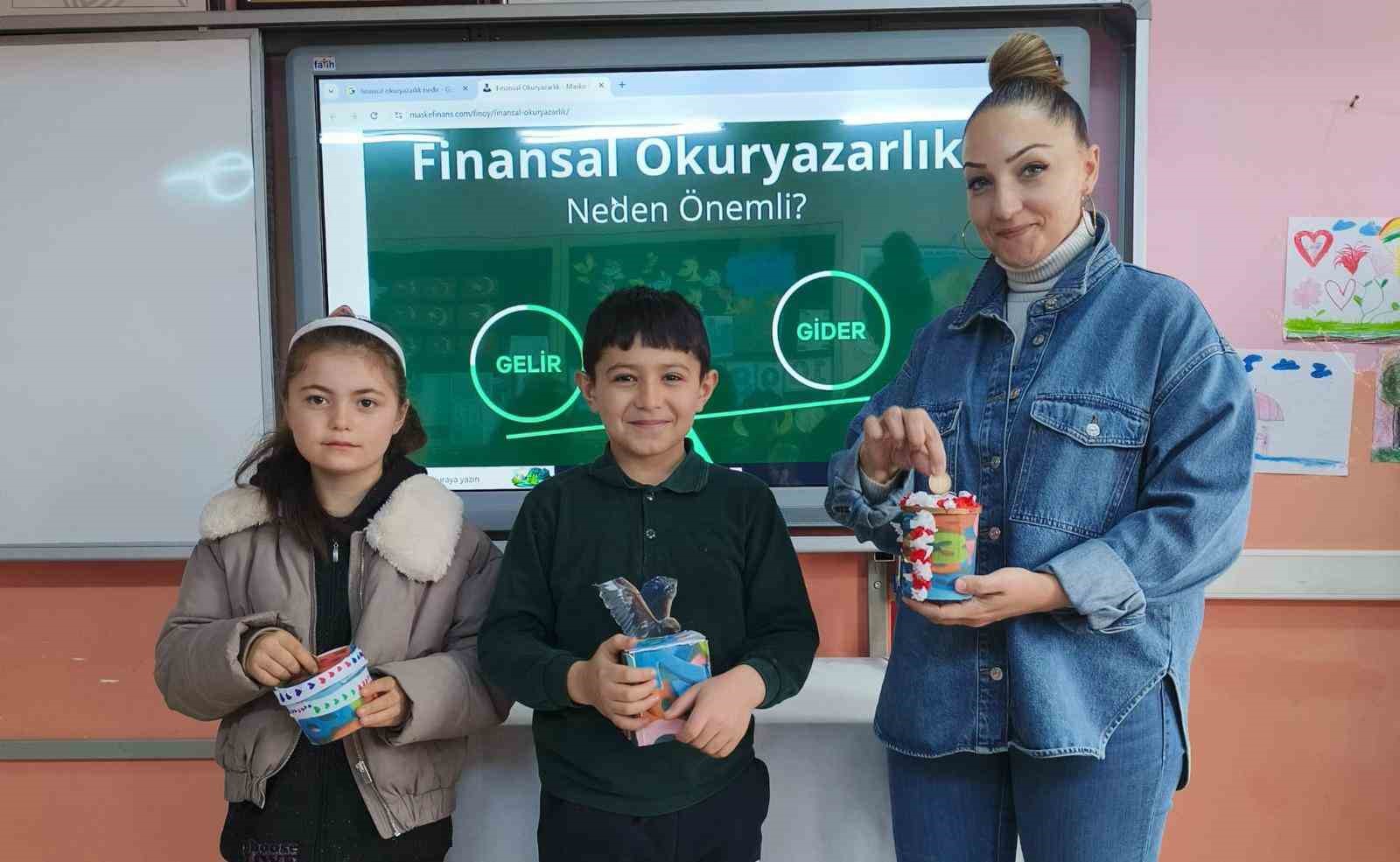 Balıkesir’de öğrencilere ilk ders 