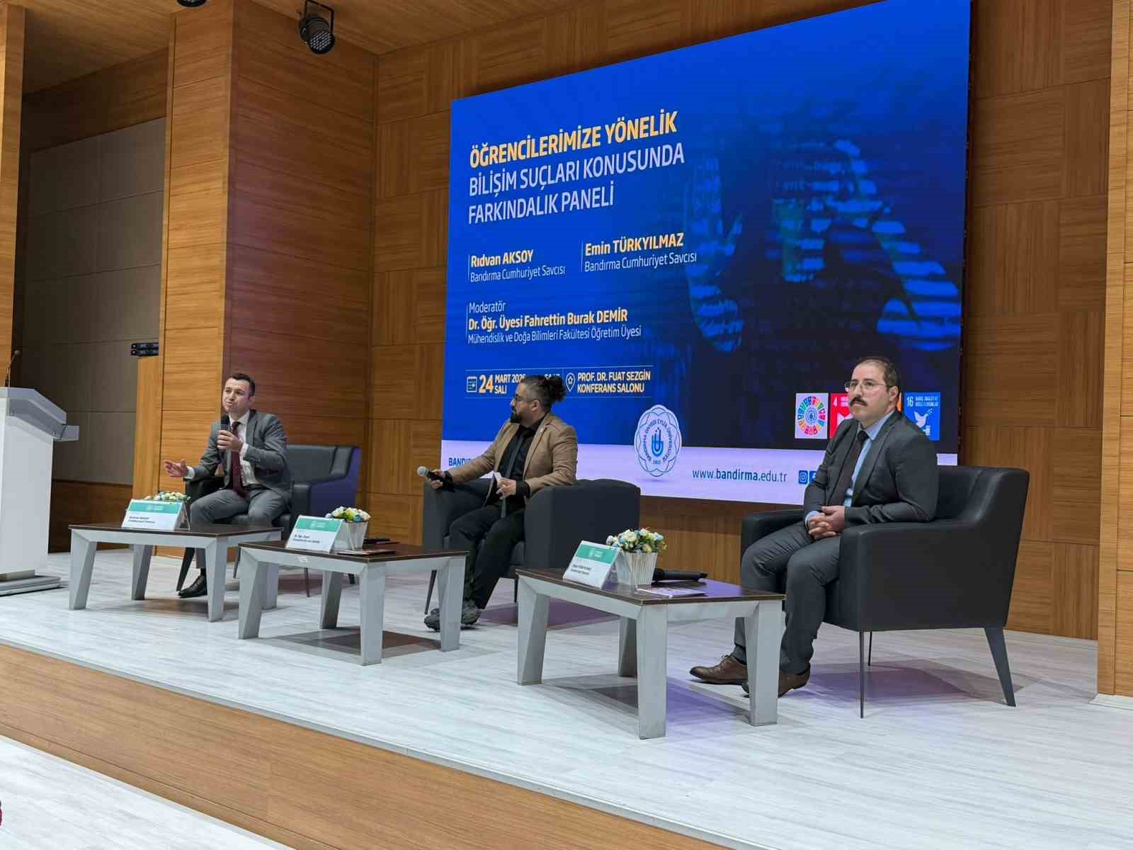 Bandırma’da bilişim suçları paneli düzenlendi