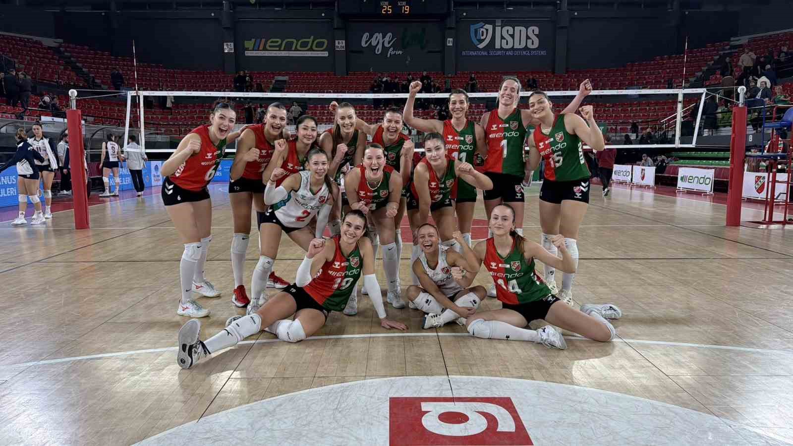 Karşıyaka Voleybol, yarı final maçlarına çıkıyor