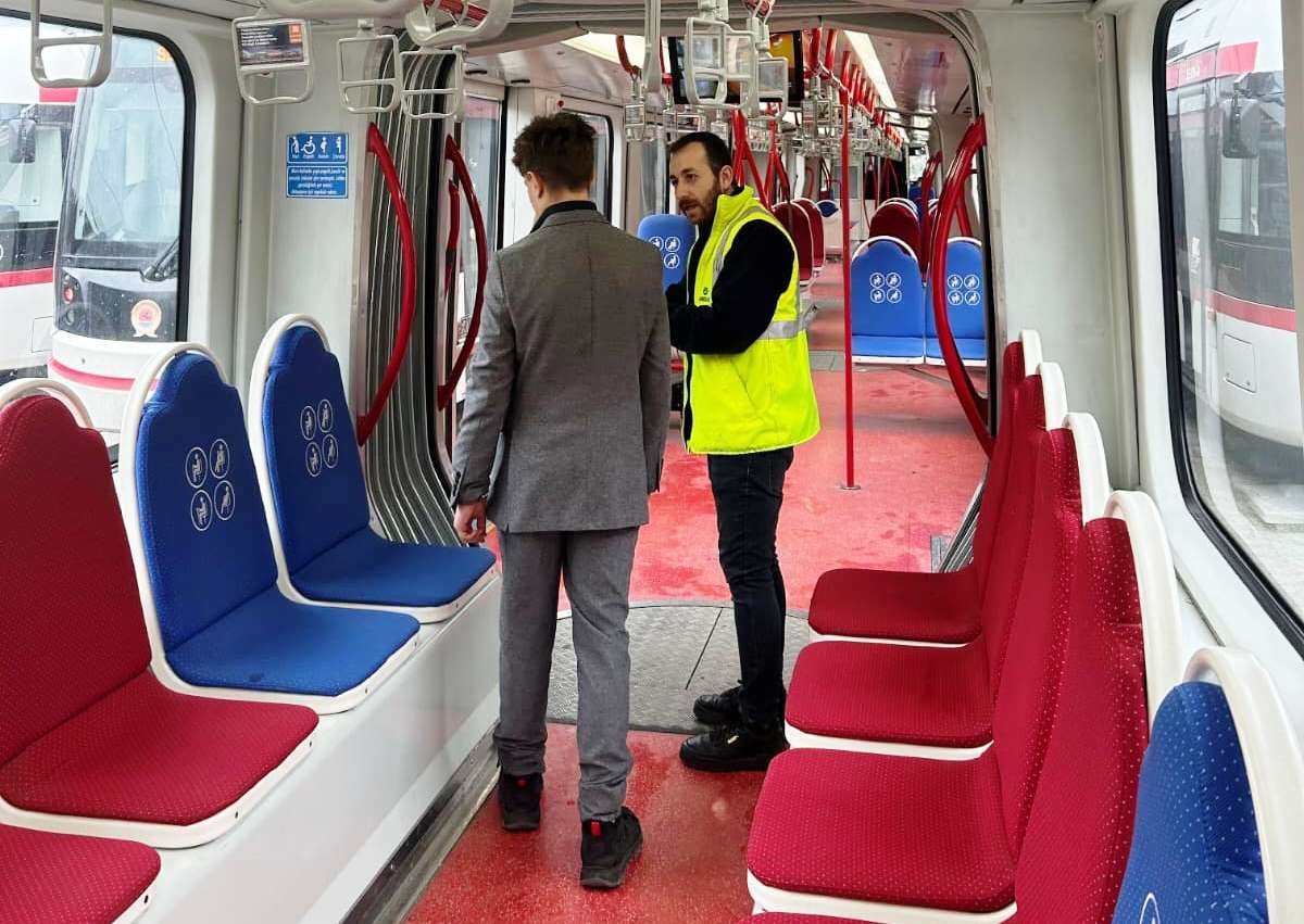 Koruma altındaki çocuğun şoförlük hayali vatmanlıkla taçlandı