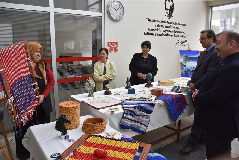 Salihli huzurevi sakinleri hünerlerini sergiledi