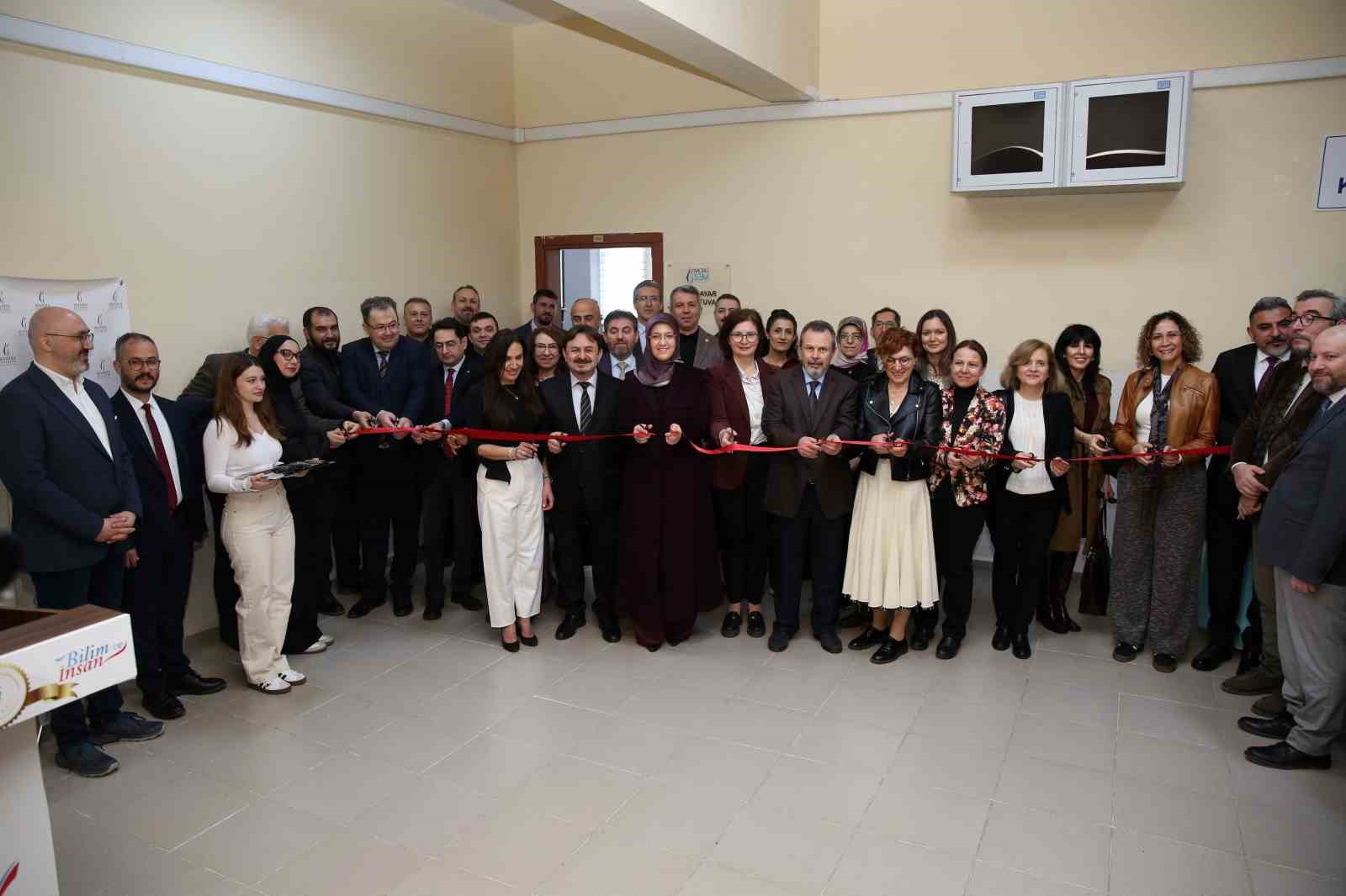 MCBÜSEM’de yeni bilgisayar laboratuvarı hizmete açıldı