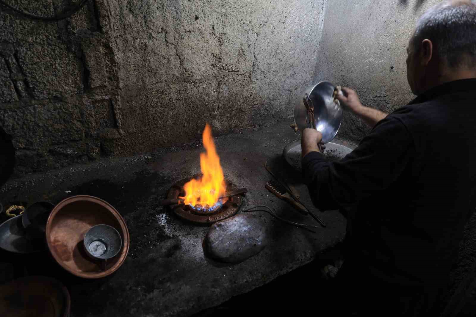 Bakırcılar Çarşısı’nda zamana direnen son ustalar