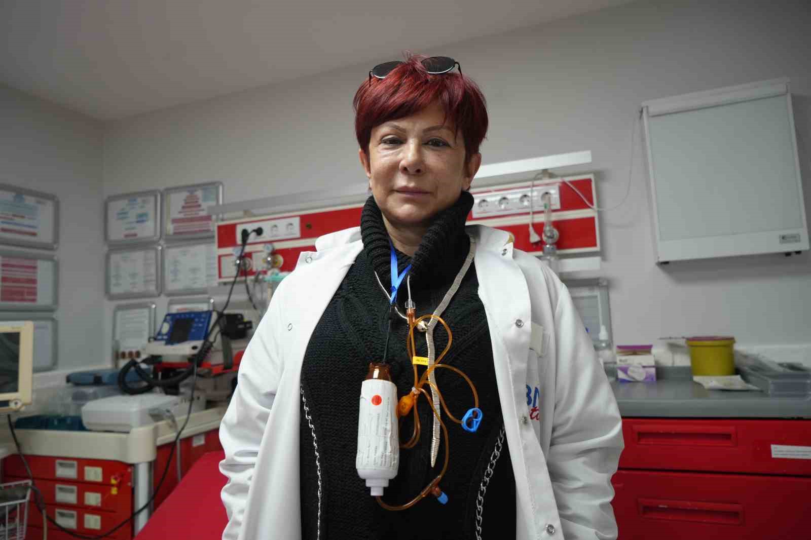 Boynunda kemoterapi, kalbinde meslek aşkı: İki farklı kanser ile mücadele eden hekimin sarsılmaz azmi