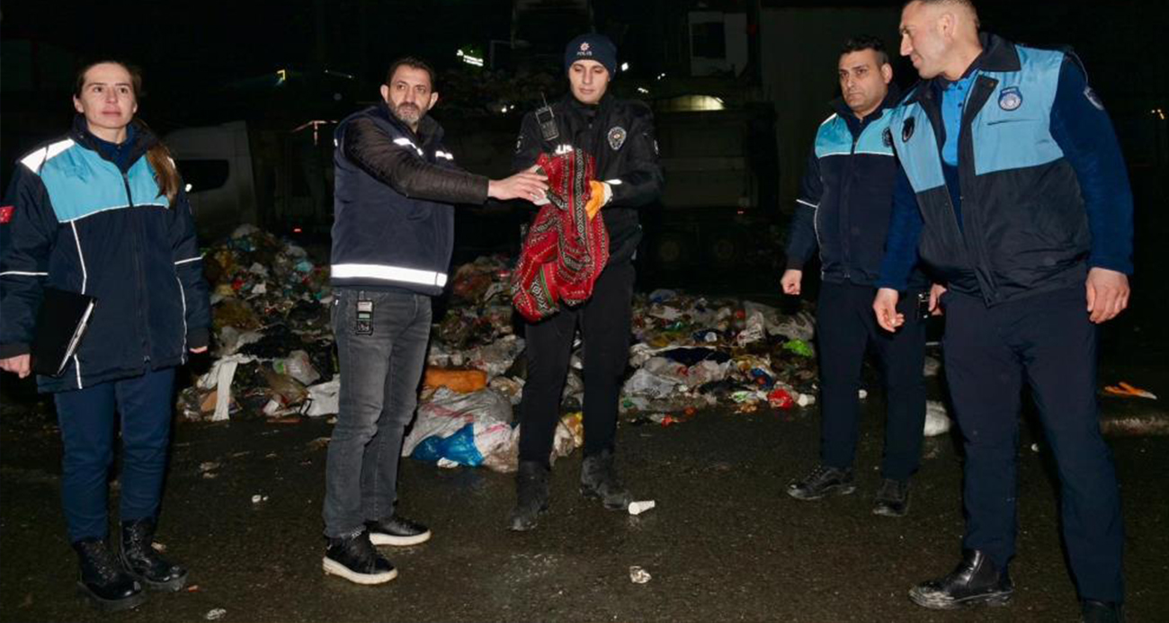 Esenyurt’ta çöpten servet çıktı: 1 milyon 200 bin TL’lik altın sahibine teslim edildi