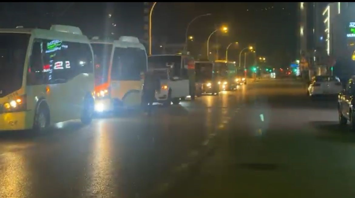 Zam konusundan anlaşma çıkmayınca Bursa’da otobüsçüler konvoyla eylem yaptı
