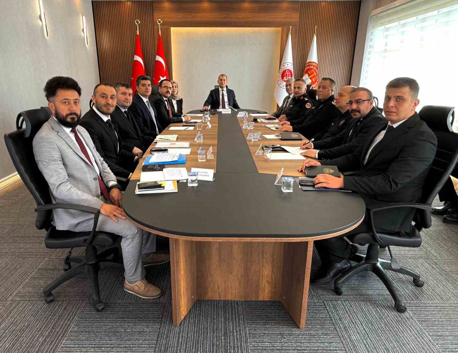 Burdur’da uyuşturucu ve yasa dışı bahisle mücadele toplantısı