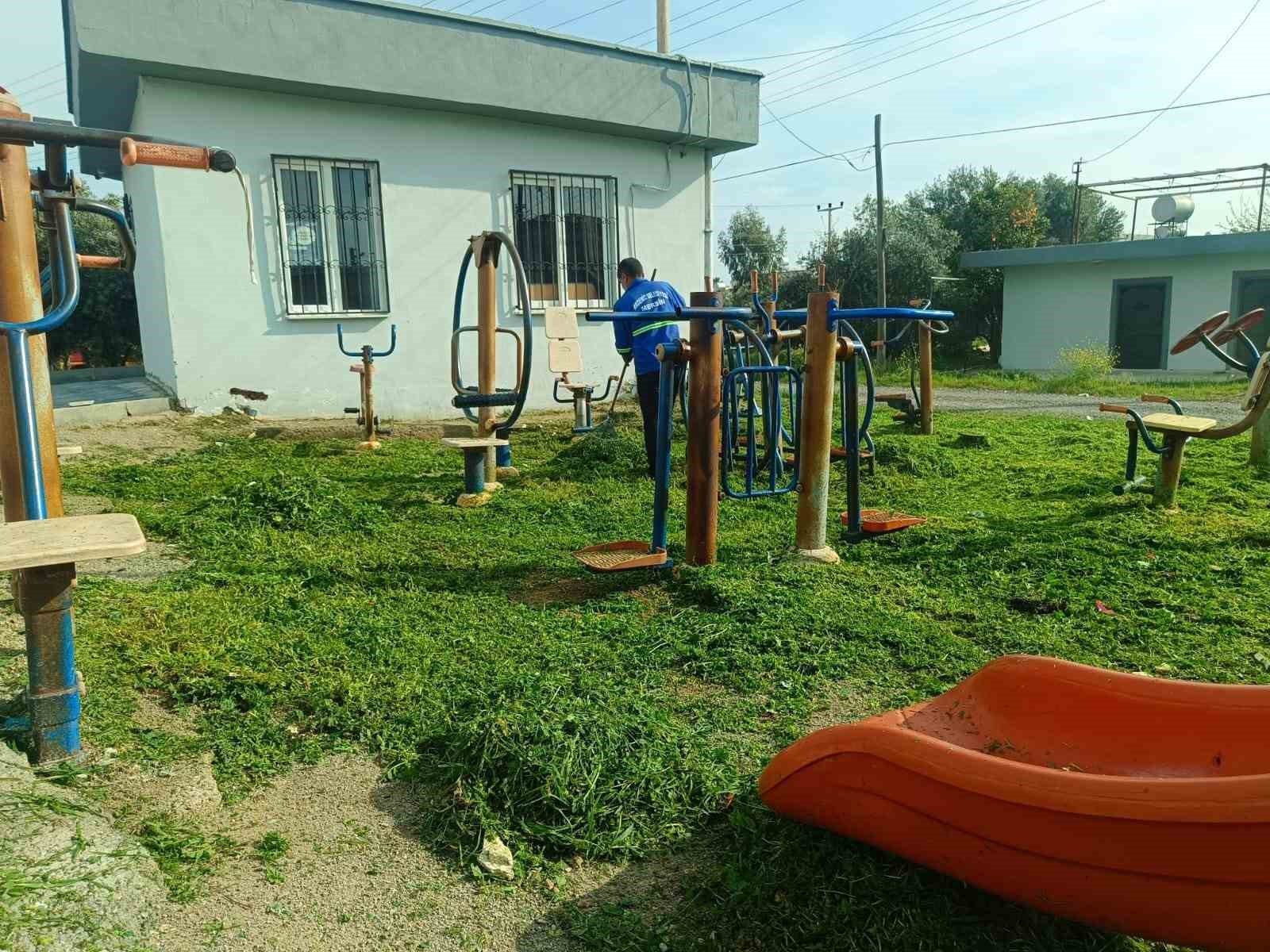 Akdeniz’de bahar temizliği: Parklar yaza hazırlanıyor