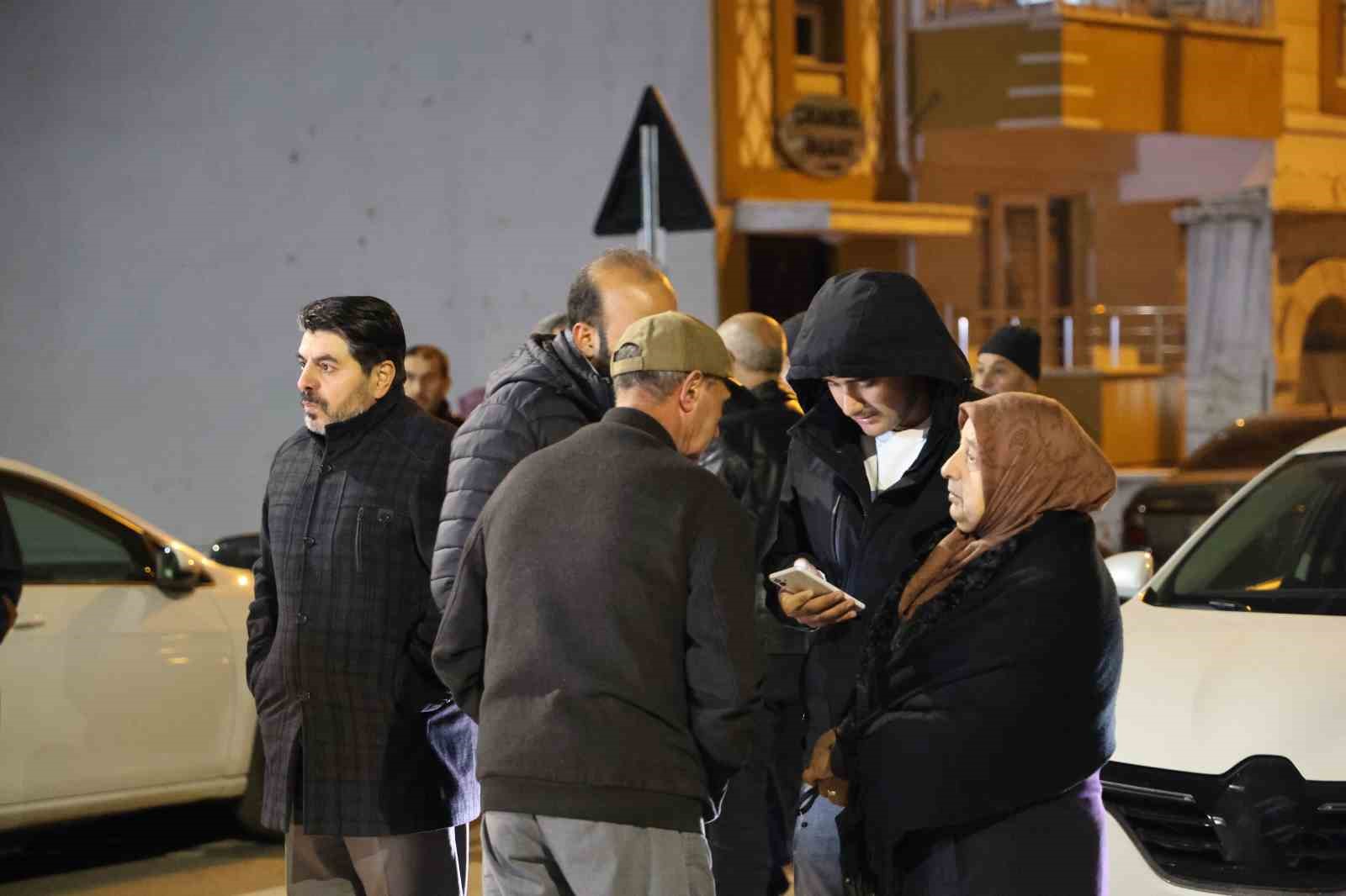 Mekke uçağını bekleyen umreciler şoka uğradı, soluğu karakolda aldılar