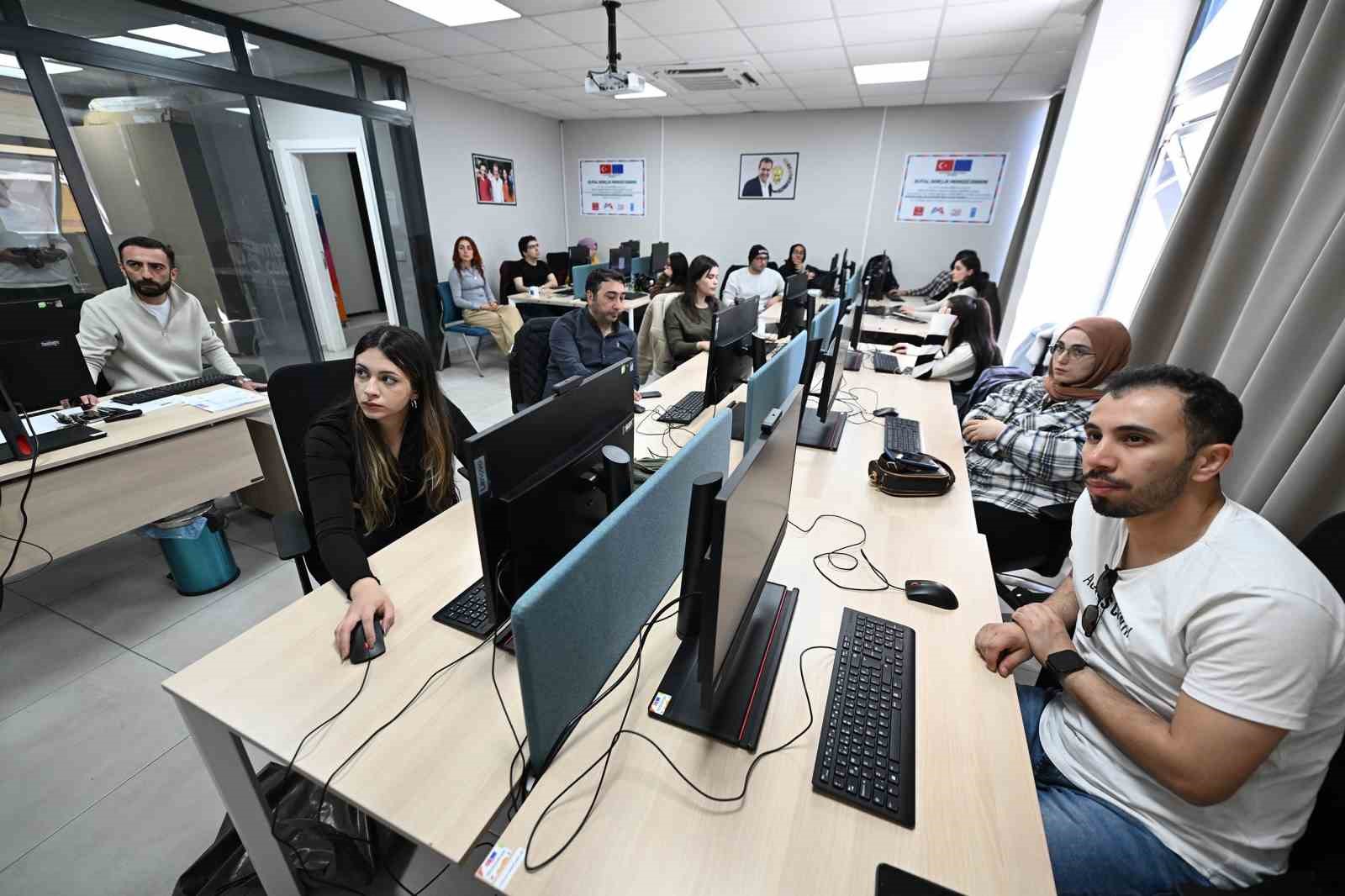 Mersin’de gençlere yapay zeka ve veri analizi eğitimi