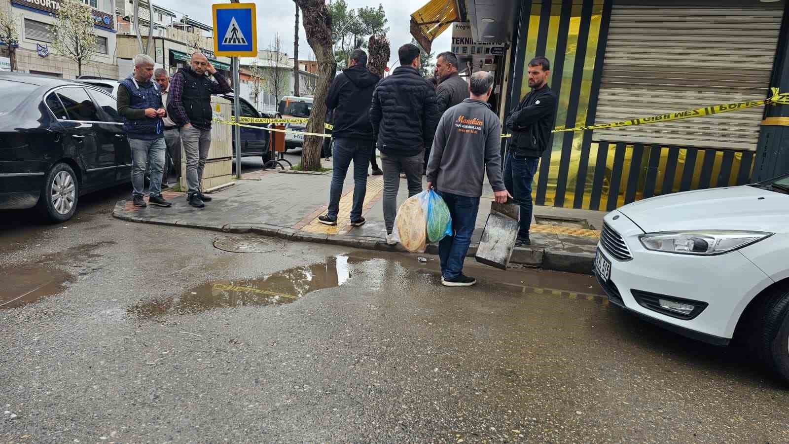 Diyarbakır’da kadın kılığında kuyumcuda soygun girişimi: 1 yaralı