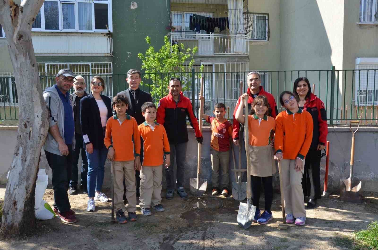 Manisa’da okul bahçeleri bağa dönüşüyor