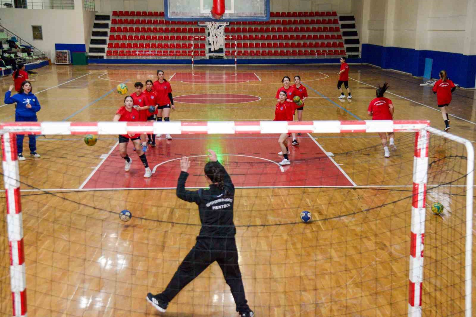 DBB Kadın Hentbol Takımı 1. Lig yolunda