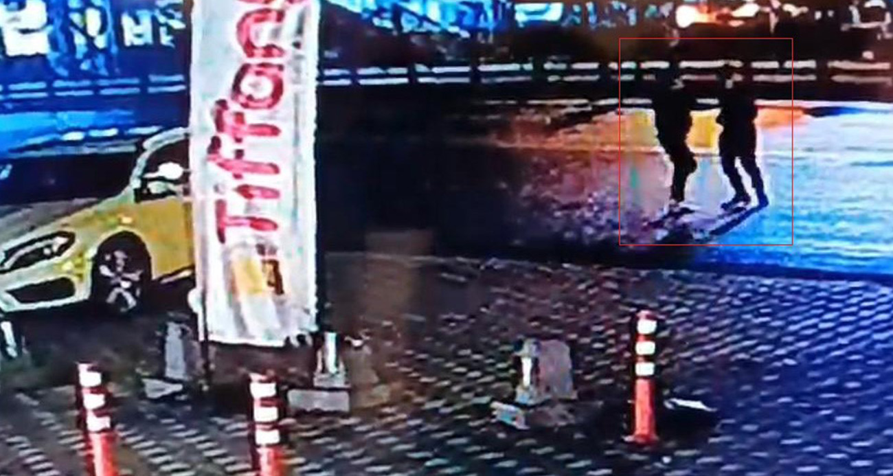 Eşiyle yürüdüğü sırada tanımadığı kişi tarafından bıçaklandı