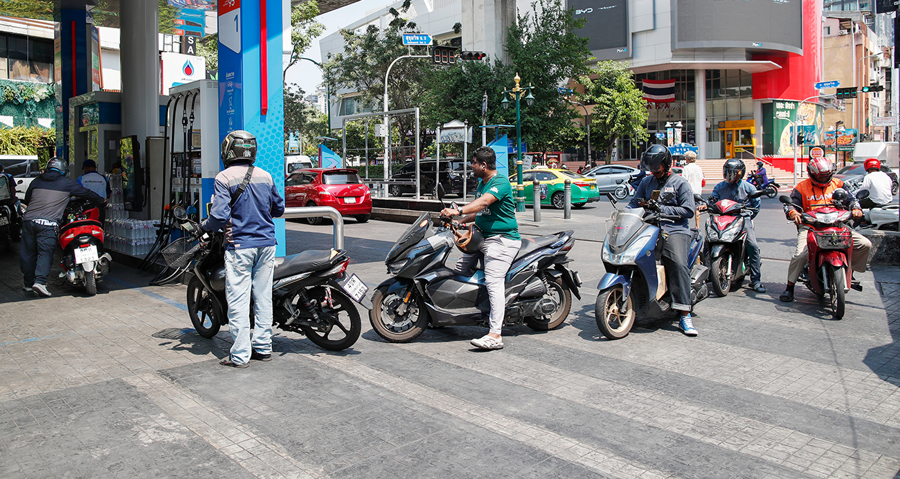 Tayland’da akaryakıt krizi: Sürücüler istasyonlara akın etti