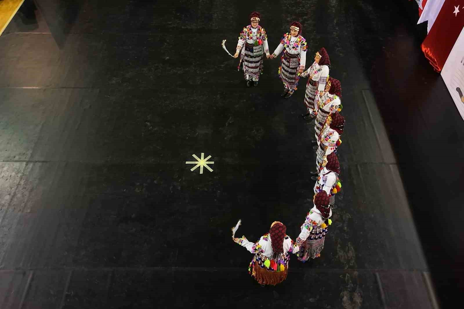 Halk oyunları yarışmasında hünerler sergilendi, kültürel değerler tanıtıldı