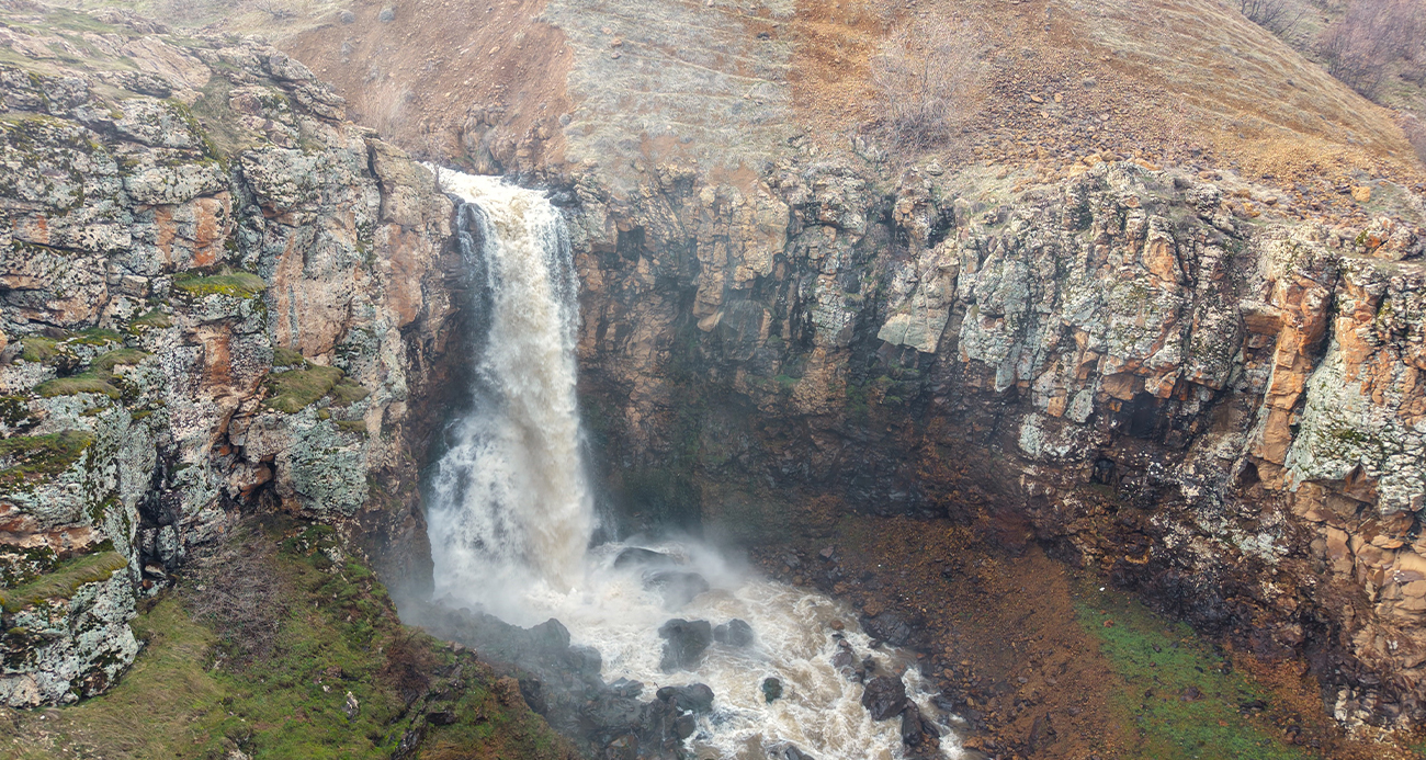 Muş’ta kar sularının erimesi ile şelale ve akarsular coştu