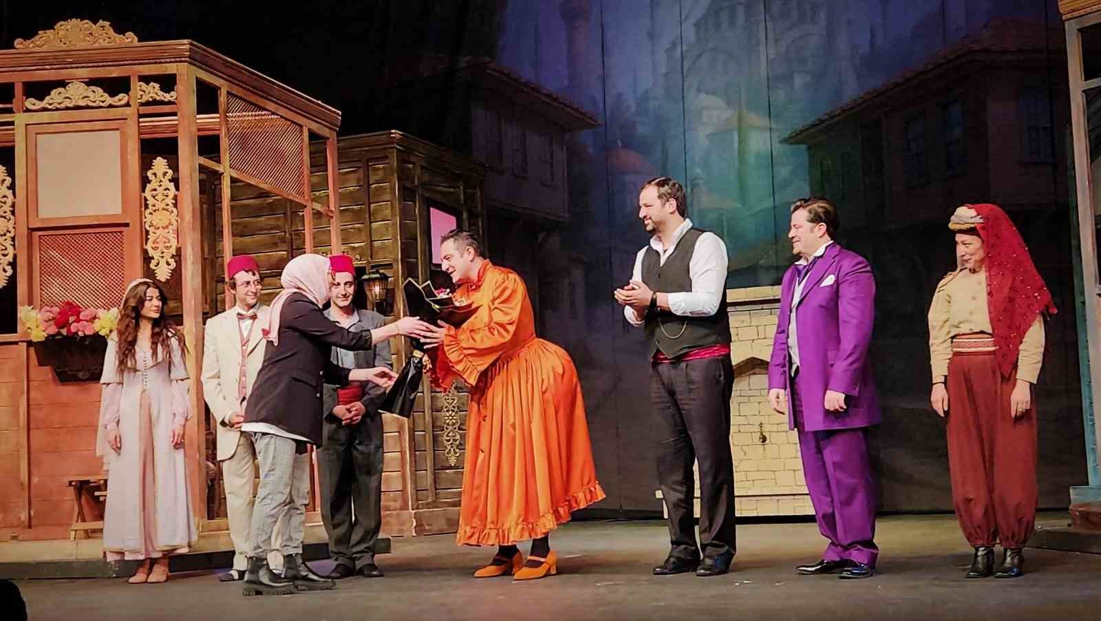 TDED Kadın Komisyonu, sahnede oyuncuların dünya tiyatro gününü kutladı