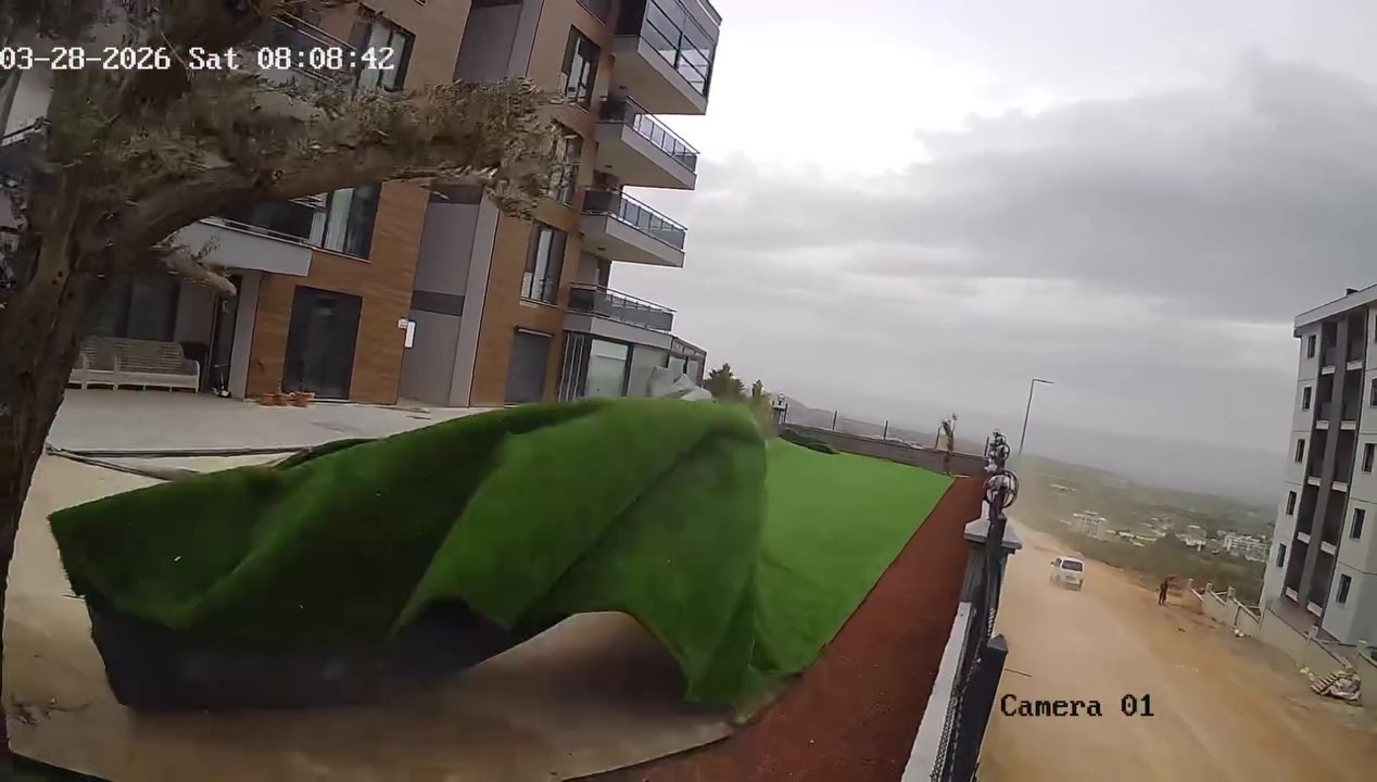 Denizli’deki fırtınadan Necati ve Saykolar grubunun bas gitaristi de etkilendi