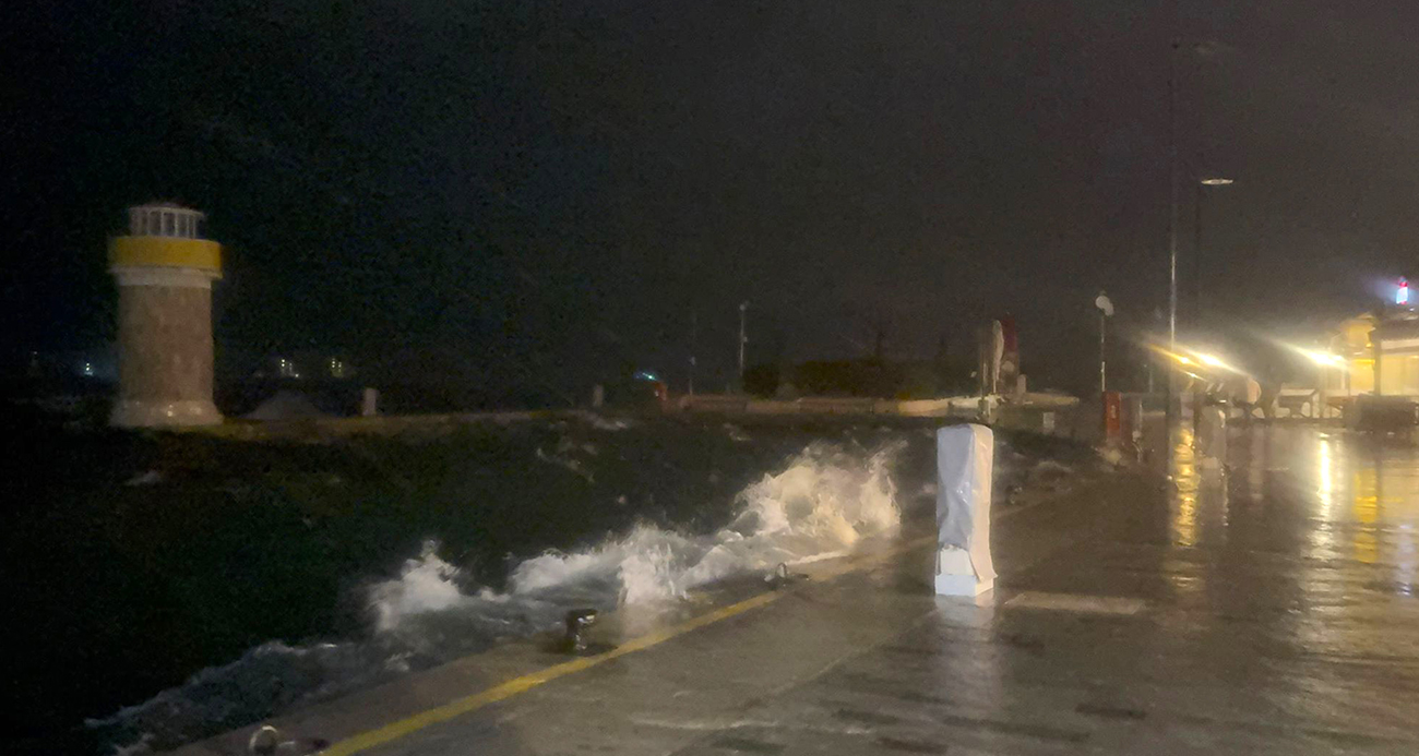 Marmaris’te şiddetli fırtına etkili oluyor