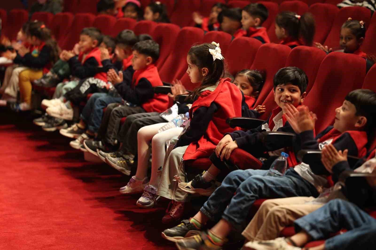 Aydın’da yetişkinler ve çocuklar için tiyatro etkinlikleri sahnelendi