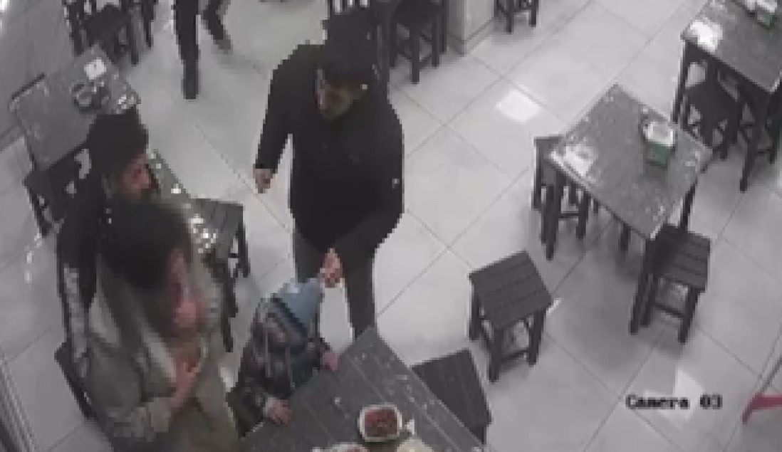 Lokantacı esnafından kadın müşterisine hayat kurtaran manevra