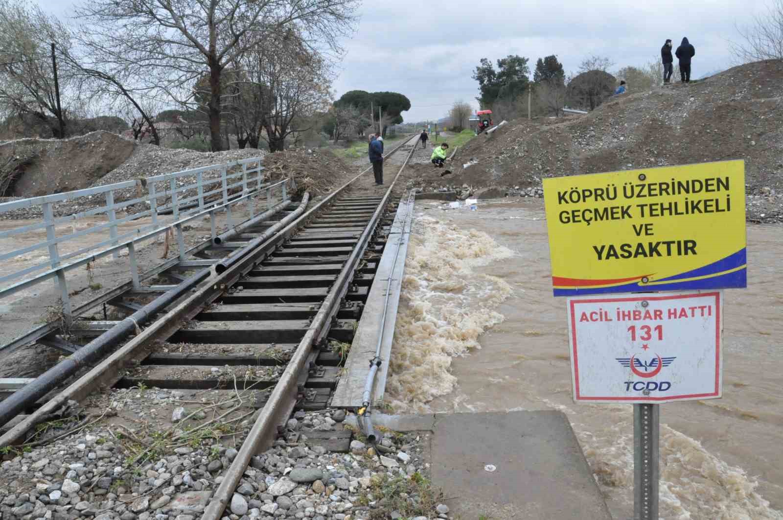 Manisa’nın Salihli ilçesi yağış felaketi yaşadı