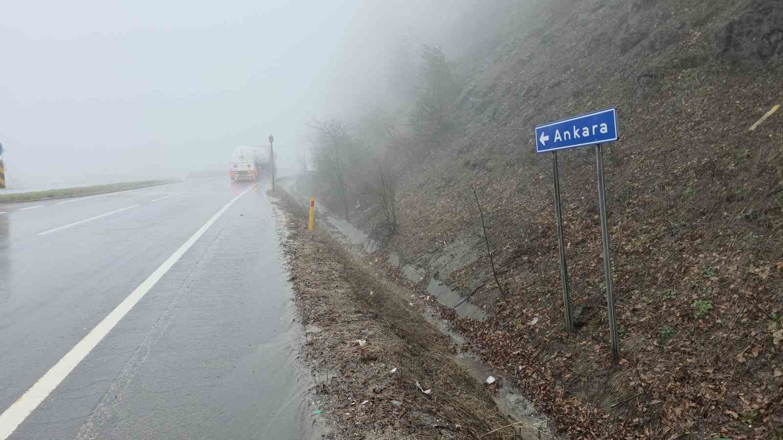 Yoğun sis Bolu Dağı’nı kapladı