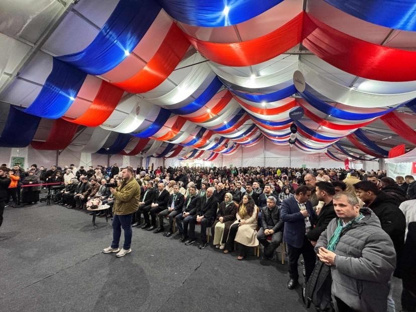 Arnavutköy’de hamsi ve horon coşkusu