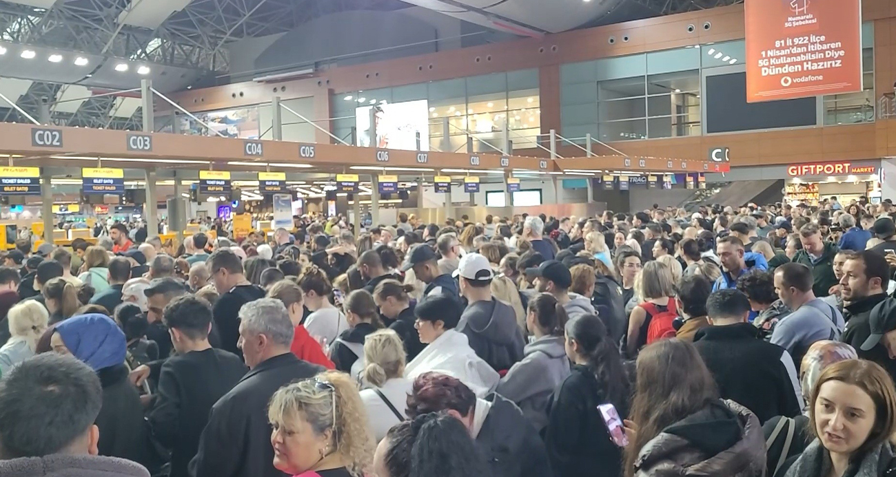 Sabiha Gökçen’de hava muhalefeti engeli: 127 sefer iptal edildi, yolcular terminalde kaldı